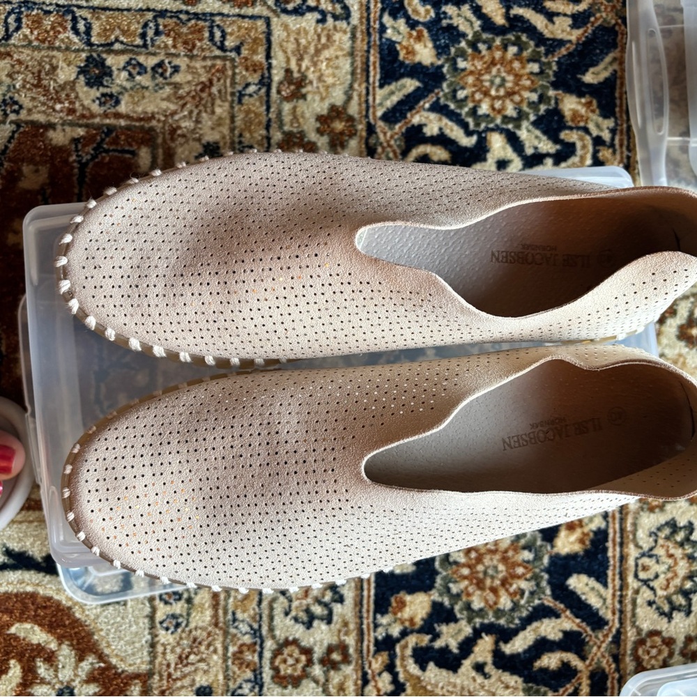 Ilse Jacobsen Cream Perforated Loafers, cream with silver, size 40, like new